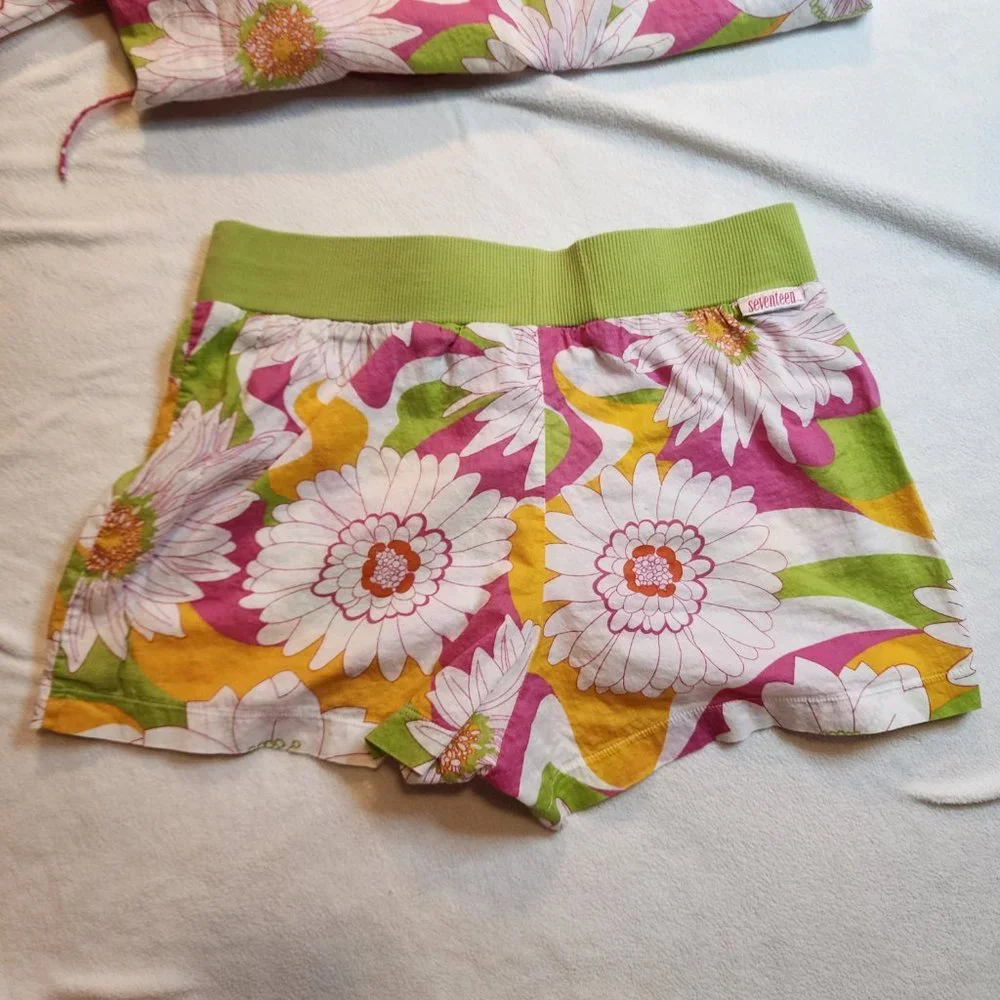 Vintage Seventeen Pajama Set with Retro Floral Size Medium - Picture 9 of 12